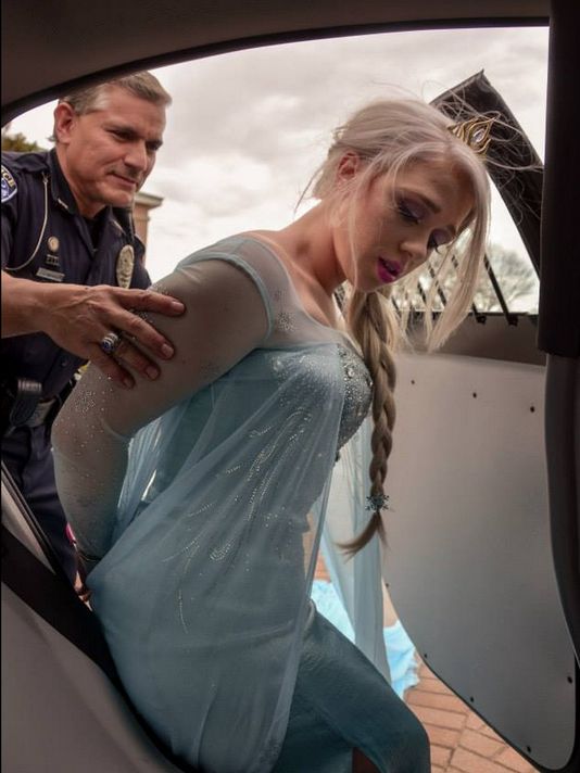 Elsa From Frozen Arrested For Bringing Cold To Sc Town 4520