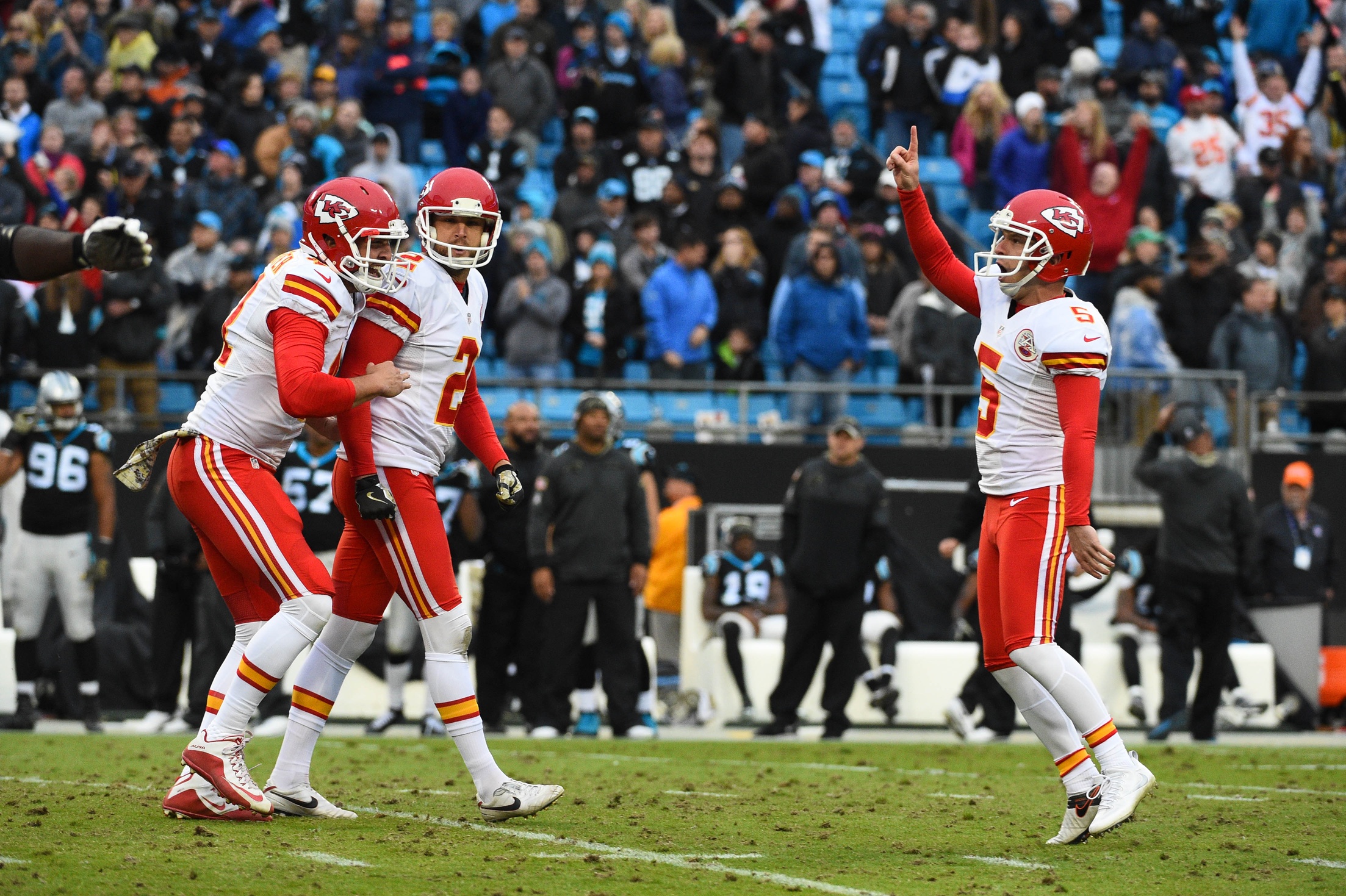 Kelvin Benjamin's First Catch with Chiefs Goes for 17 Yards