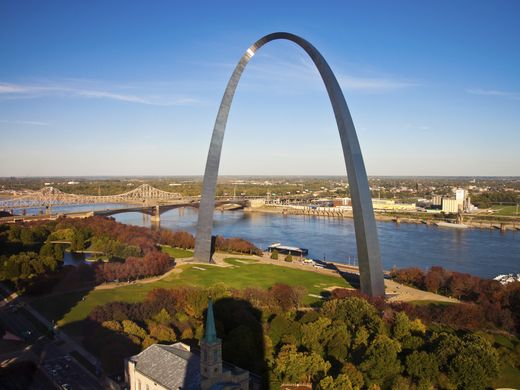 Arch to celebrate opening of new park