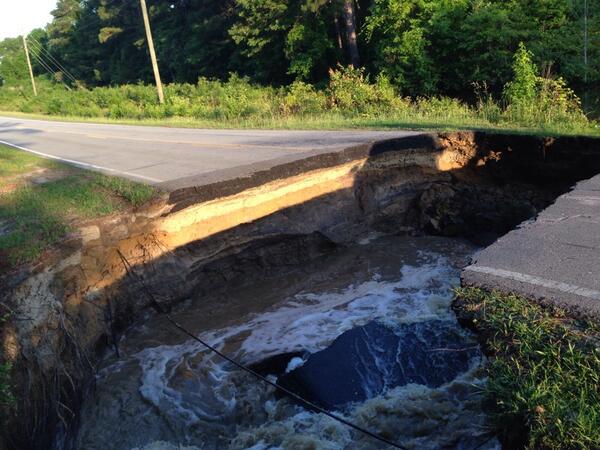 Sinkhole Closes Road In Brunswick County | wfmynews2.com